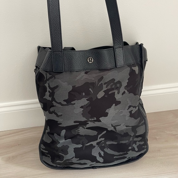 Lululemon Now and Always Large Camo Tote 💕 - Picture 1 of 8